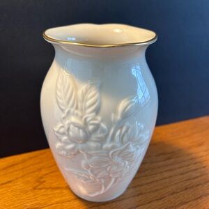 Lenox Vase Ltd Edition Fine Ivory China  w/ 24 kt Gold EUC MAGNOLIAS IN BLOOM